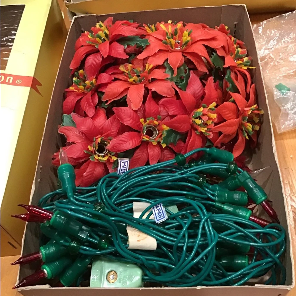 VINTAGE CHRISTMAS POINSETTIA STRING LIGHTS 3 STRANDS JAPAN SANTA CREATIONS